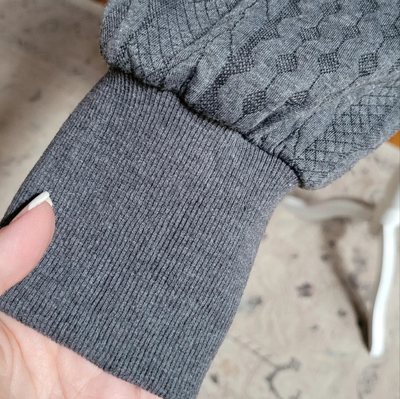 NWOT CABLE TEXTURE SWEATSHIRT - Picture 6 of 8